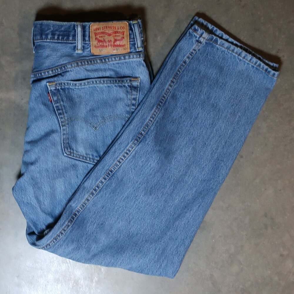 Levi's. 550. Men's 38x32. Denim Jeans. Blue. Light-wash.